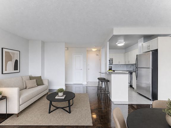 3rd image of 155 Wellesley St E #1121686