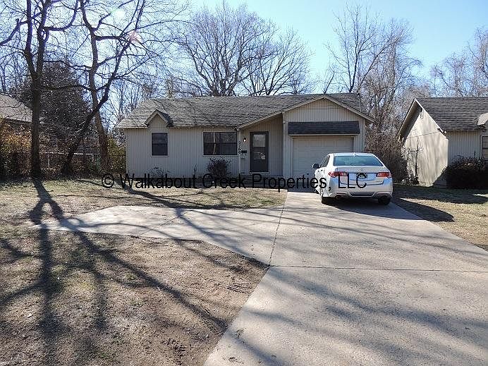 2760 E CHERRY