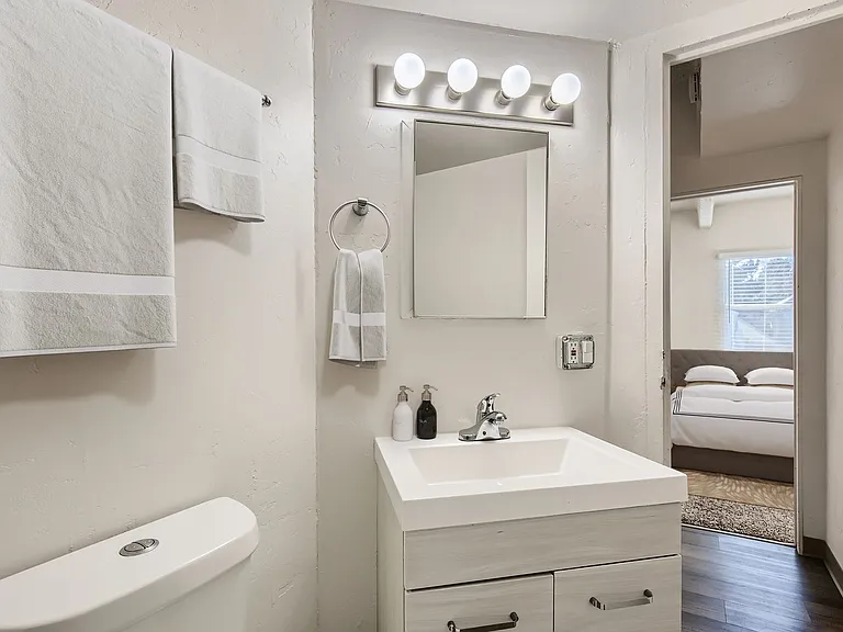 Julian Square Apartments — Photo 13