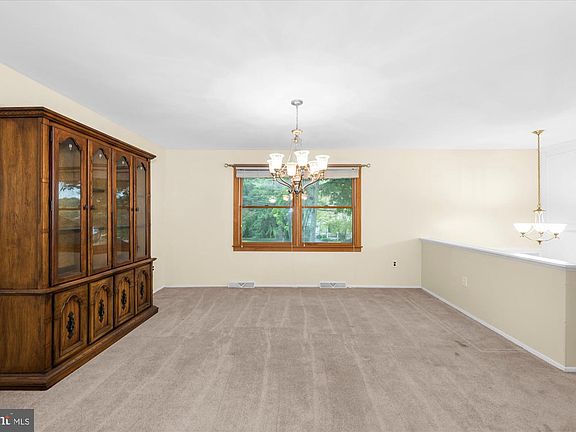 5th image of 215 Hancock Rd