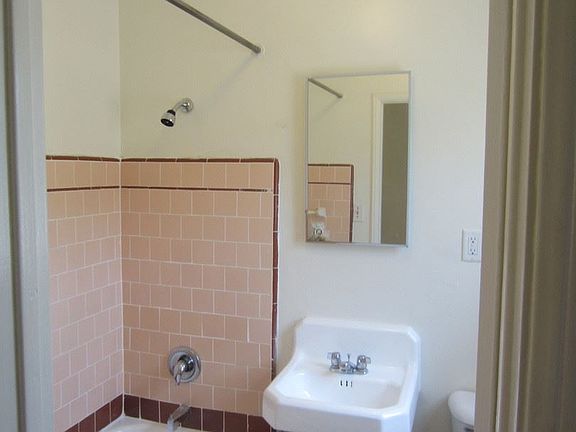 5th image of 426 W 17th St #3708895