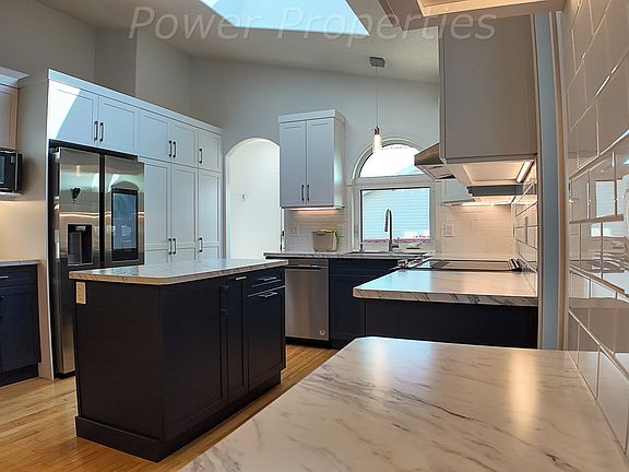 3rd image of 38 Riverstone Blvd W