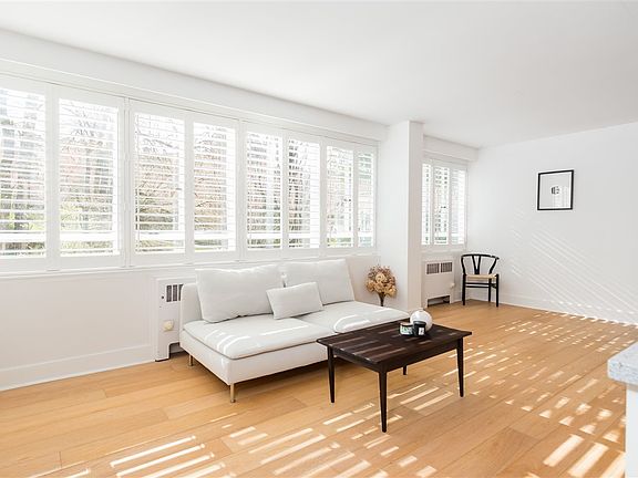 4th image of 1445 Marpole Ave #405