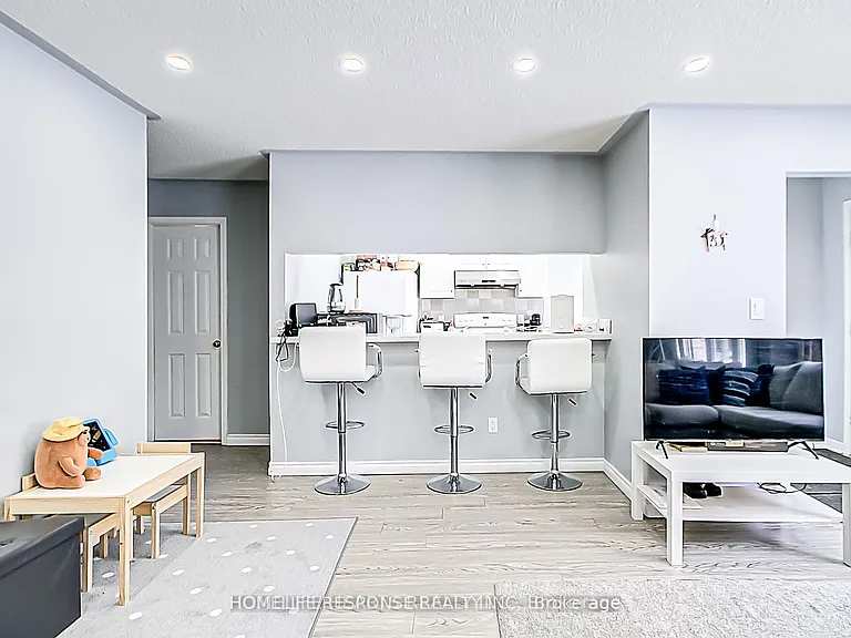 29 Rosebank Dr #911 — Photo 7