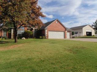 1421 W Circle Gln, Edmond, OK 73025