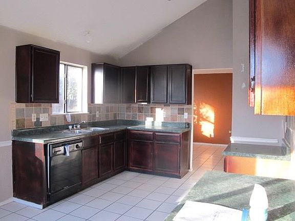 4th image of 2713 Woodlark Dr