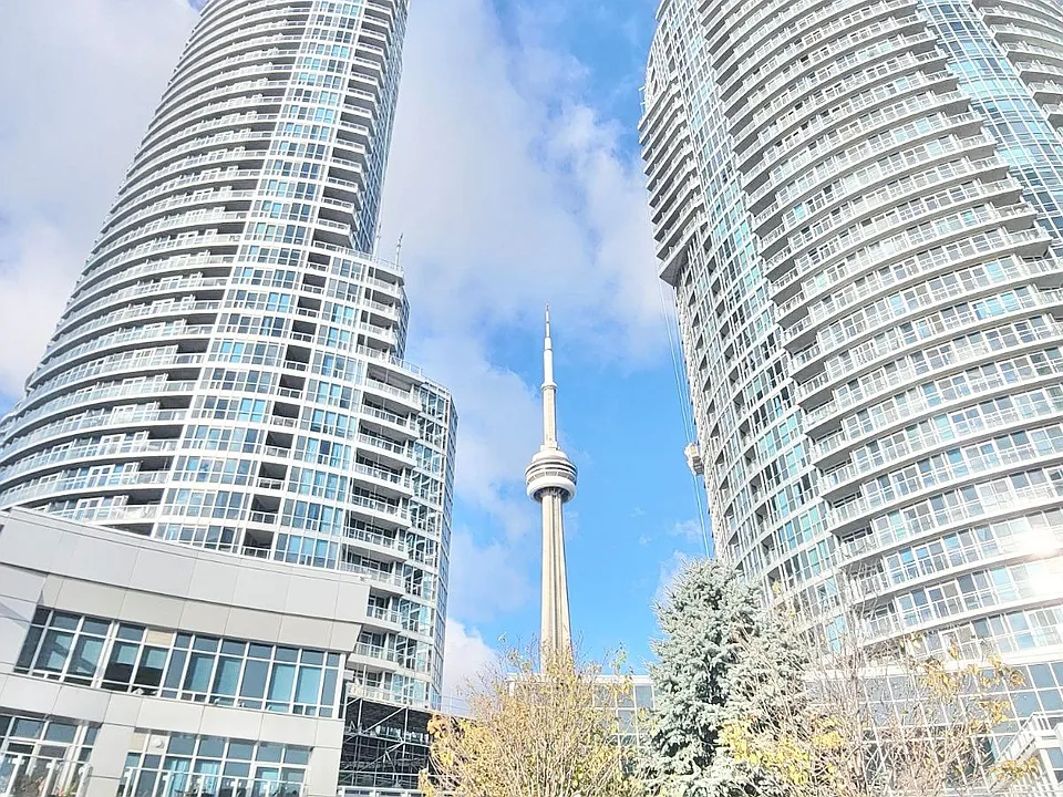 208 Queens Quay W #2612