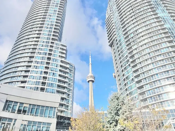 208 Queens Quay W, Toronto, ON