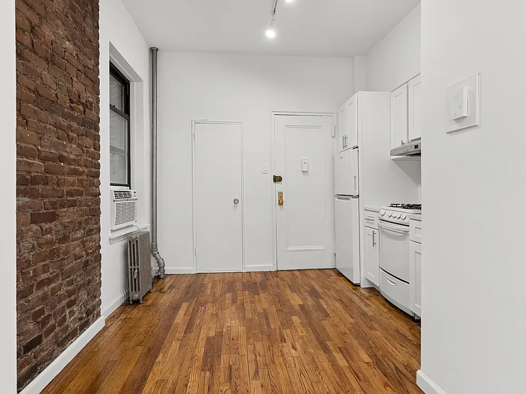 110 Thompson St #3B — Photo 4