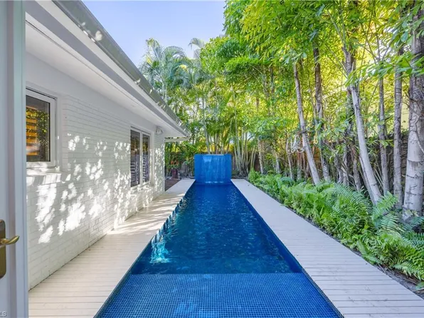 295 6th St N, Naples, FL 34102