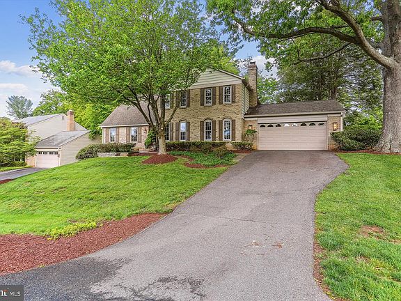 5th image of 10 Snug Hill Ct