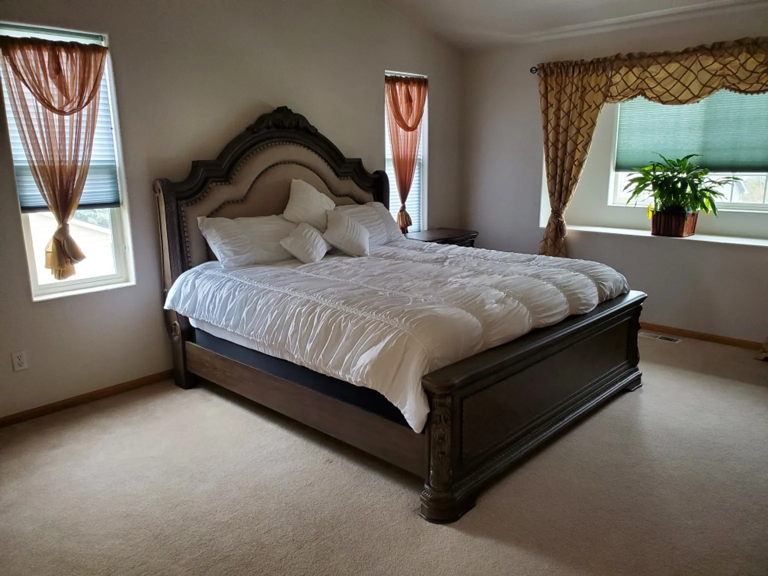 3 bed, 2.5 bath, 2800 sqft, $3,500 — Photo 3