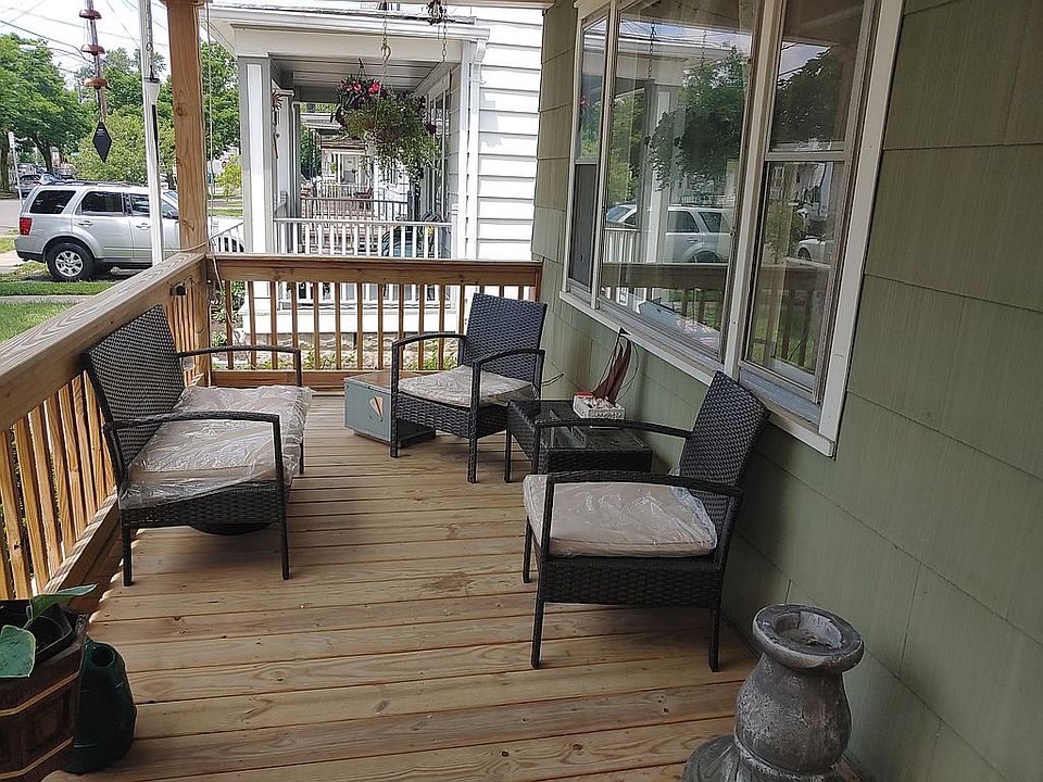 2nd image of 525 Plymouth Ave