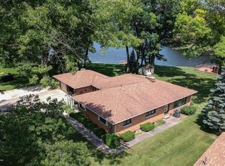 15511 Oak Dr, Spring Lake, MI 49456