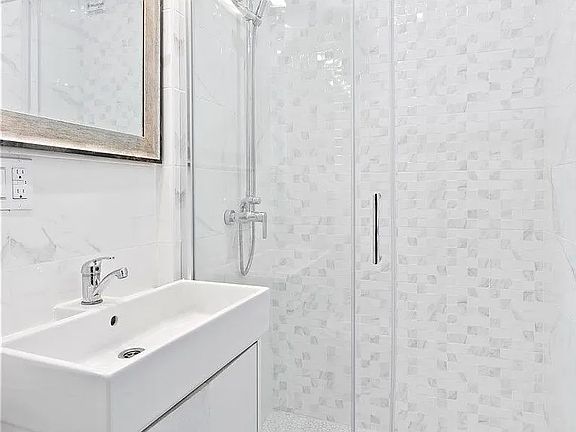 5th image of 1613 Hancock St Ste 1R