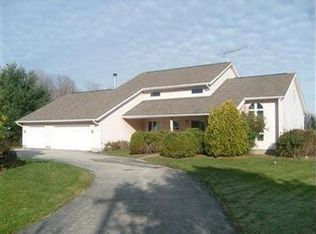 12470 Butternut Rd, Chardon, OH 44024