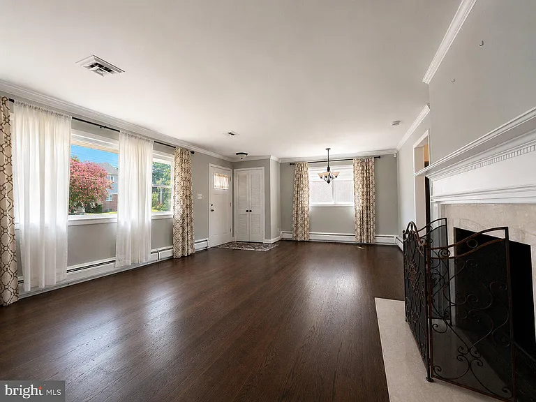 2512 N Kenilworth St — Photo 3