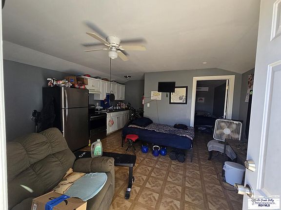 3rd image of 116 W Park Dr