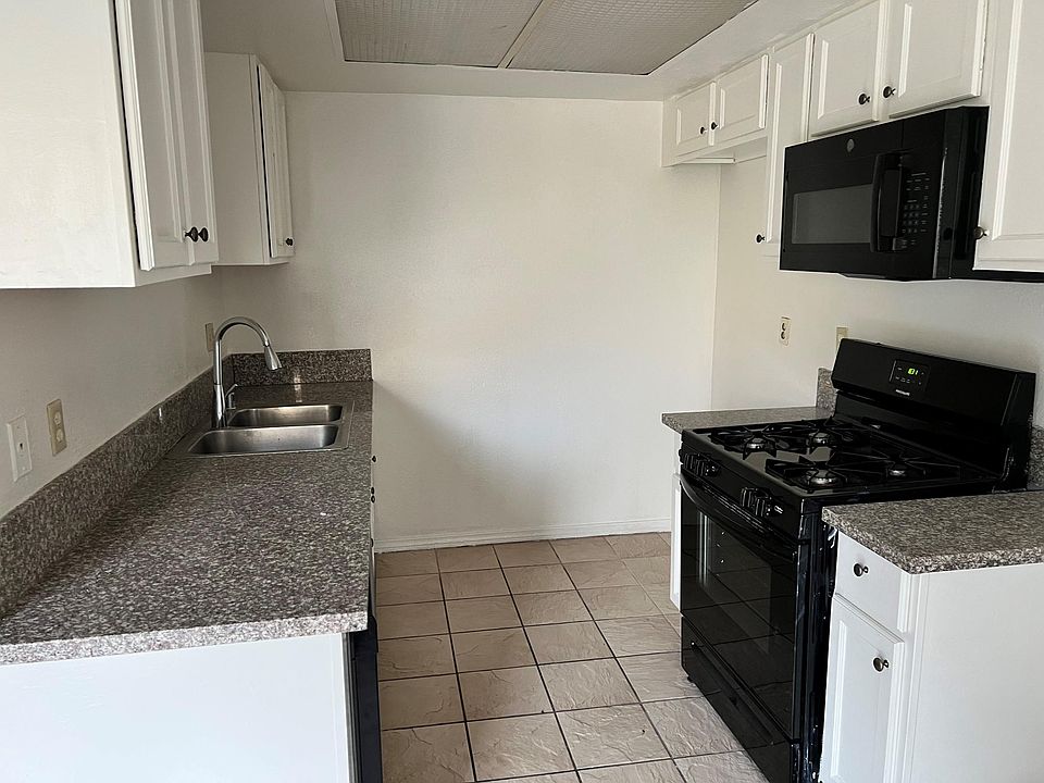 1st image of 3119 Jaguar Way #4