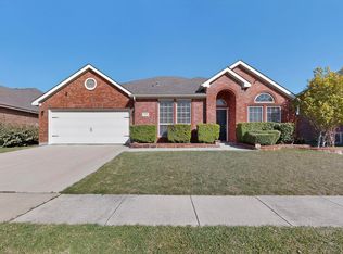 1605 Weeping Willow Ln, Arlington, TX 76002