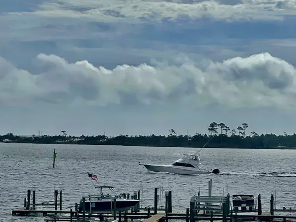 1695 W Highway 98 APT 302, Mary Esther, FL 32569