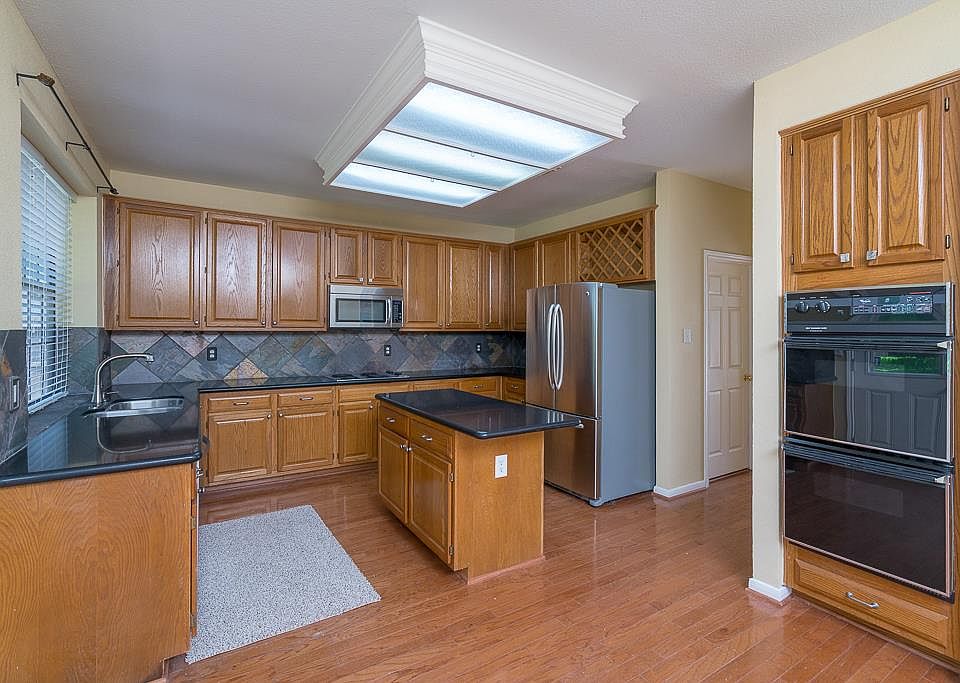 1st image of 1302 Blueberry Ln