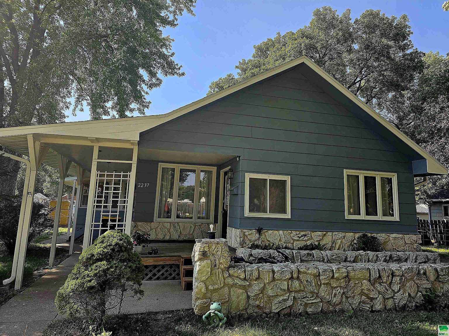 2237 Roosevelt St, Sioux City, IA 51109 MLS 822436 Zillow