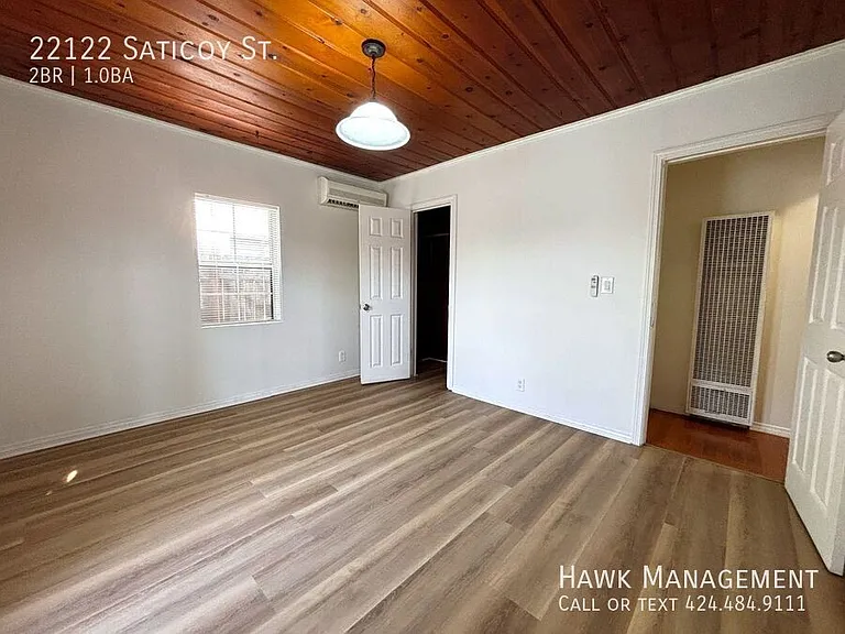 22122 Saticoy St — Photo 10