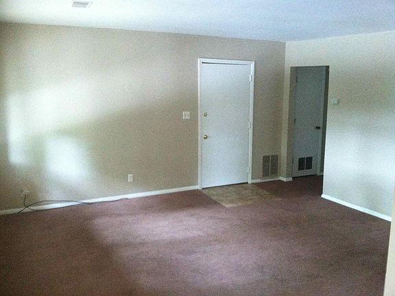 2nd image of 706 Village Ln APT 8