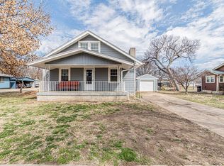 226 E 5th St, Chapman, KS 67431
