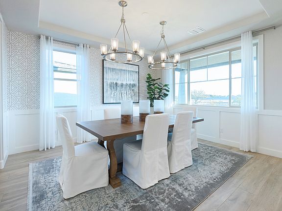 DINING ROOM OR UPFRONT DEN