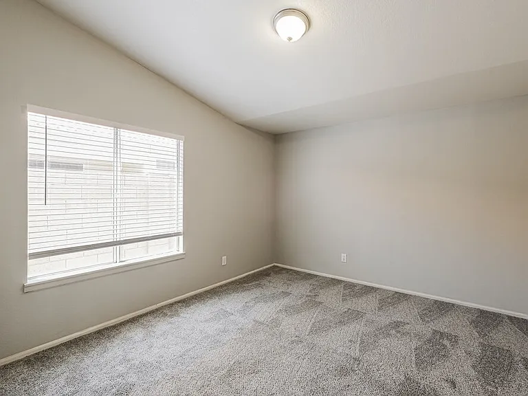 2625 S 156th Ave — Photo 14