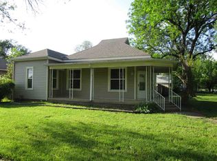 105 N Chestnut St, Douglass, KS 67039