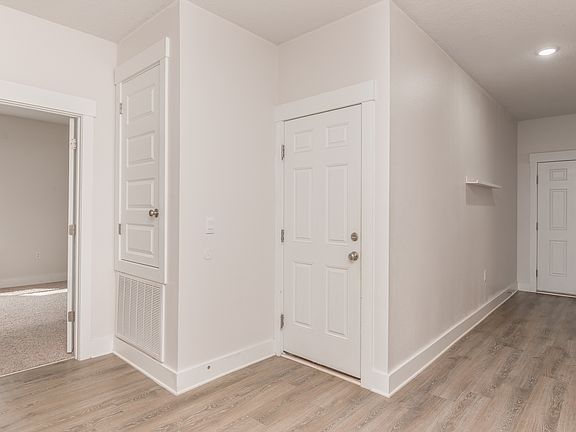 4th image of 5792 Danbury Blvd