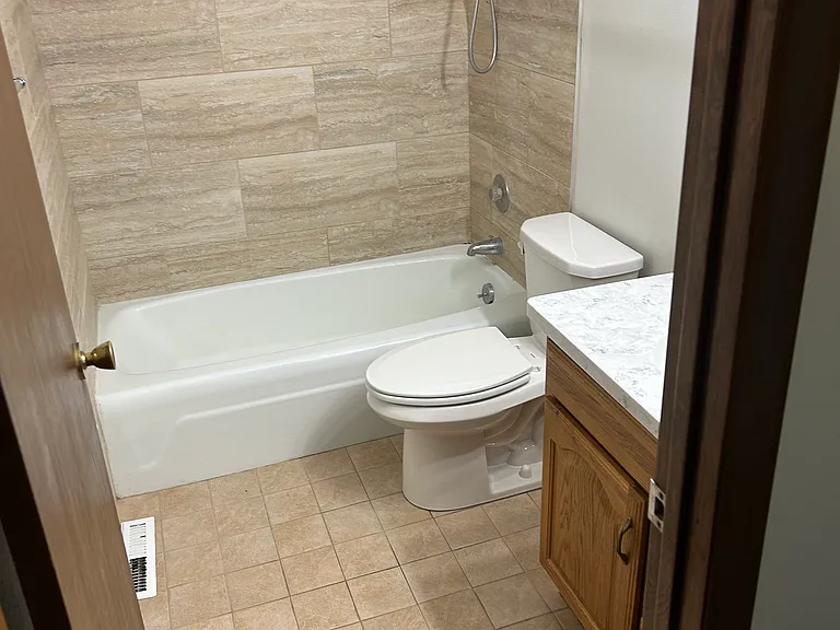 403 Simonson St — Photo 9