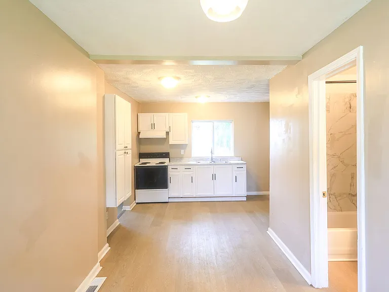 755 W 13th St — Photo 19