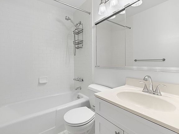 5th image of 310 E 46th St APT 18G