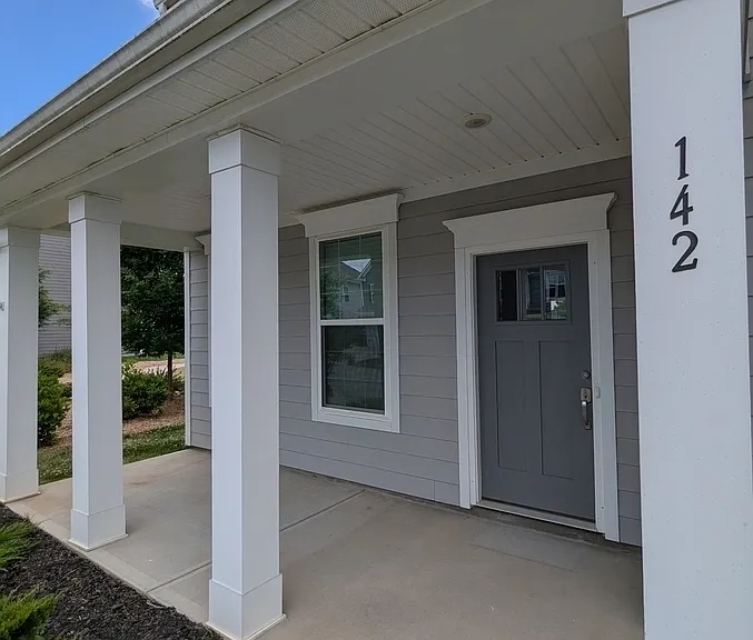 142 Magnolia St — Photo 2