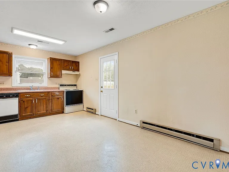 7432 Shire Pkwy — Photo 8