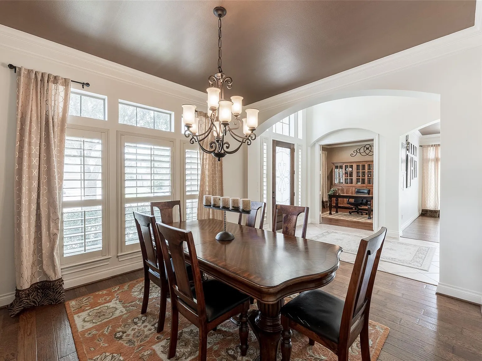 5 bed, 4.5 bath, 6138 sqft, $7,000 — Photo 4