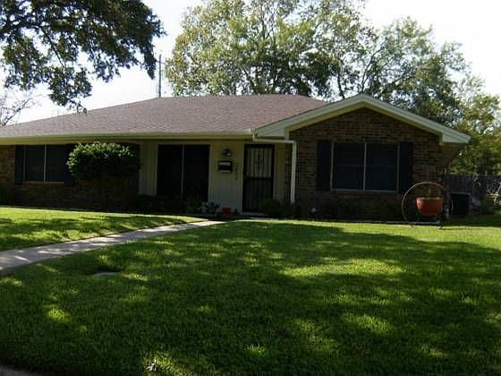 1st image of 1300 Garden Ln