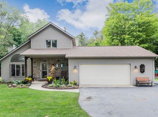 27676 Rolling Pines Ct, Lawton, MI 49065