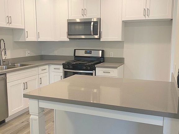 5th image of 14707-14715 W Magnolia Blvd #6