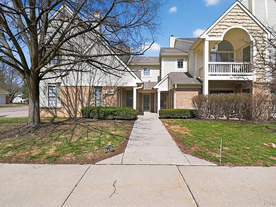 1st image of 208 Oakbrooke Dr Unit 4