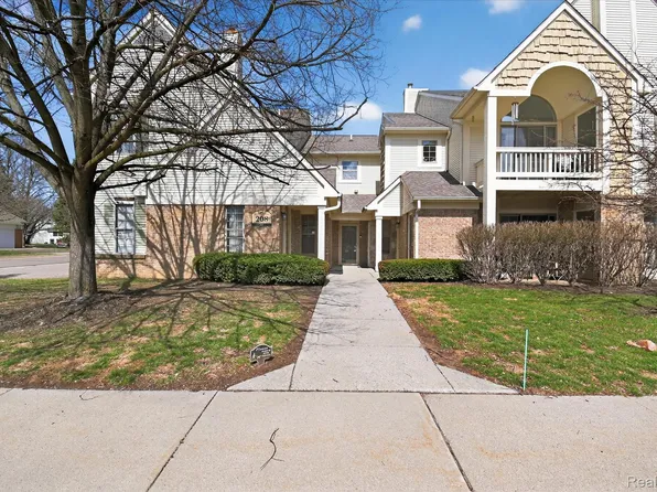 208 Oakbrooke Dr Unit 4, South Lyon, MI 48178