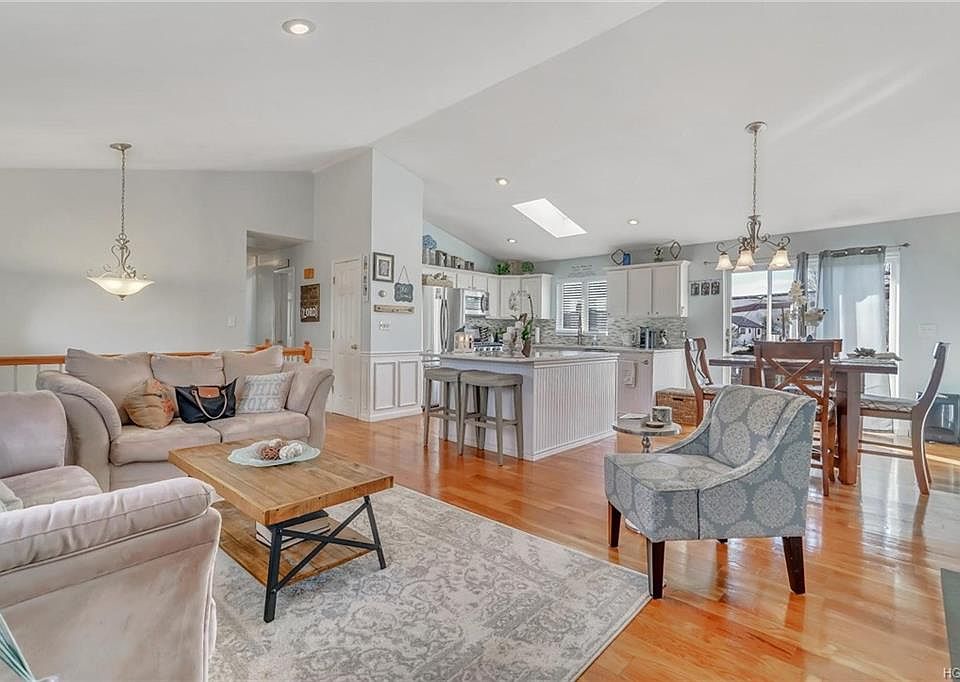 1st image of 302 Butternut Dr