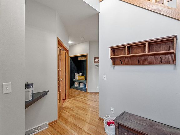 3rd image of 513 Meander Wood Road