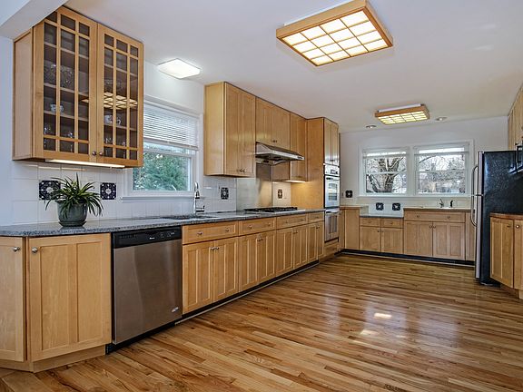 4th image of 726 Guion Dr
