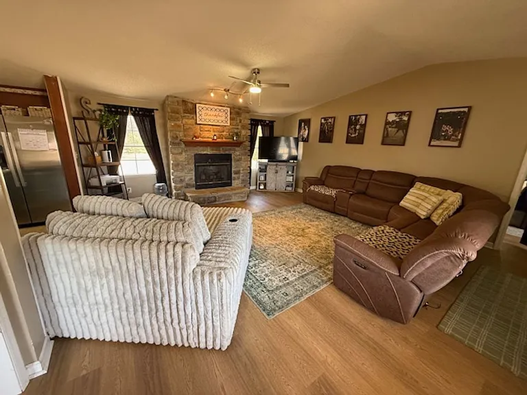 176 Old Fountain Rd — Photo 6