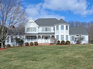 3 Country Pl, Lebanon, NJ 08833
